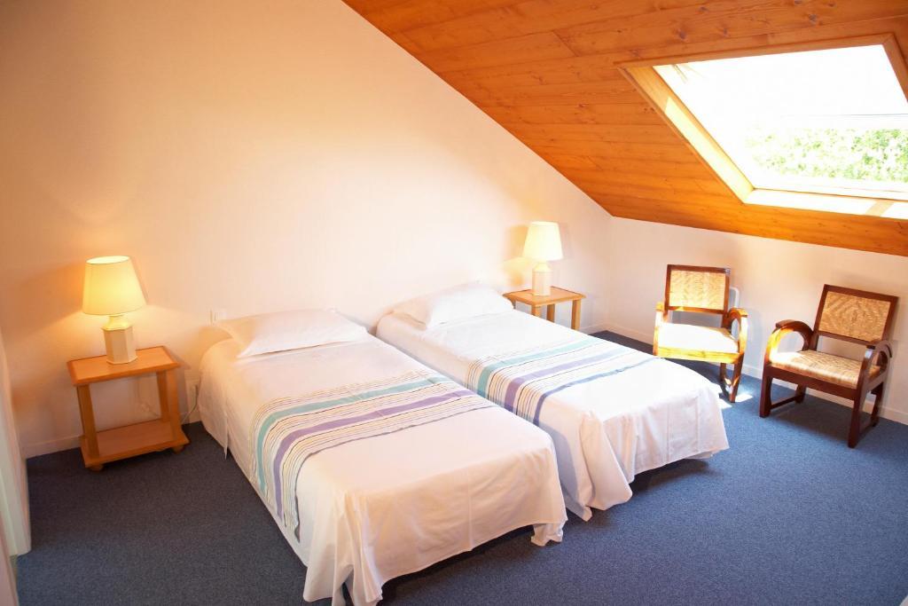 Hotel Kerloc'H Gwen Quimper กูวิเยอซ์ ภายนอก รูปภาพ